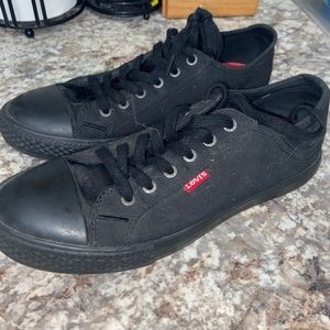 Women’s Black Levi’s